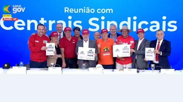 Lula recebe reivindicações da CUT e demais centrais sindicais, incluindo fim da jornada de trabalho sem redução salarial